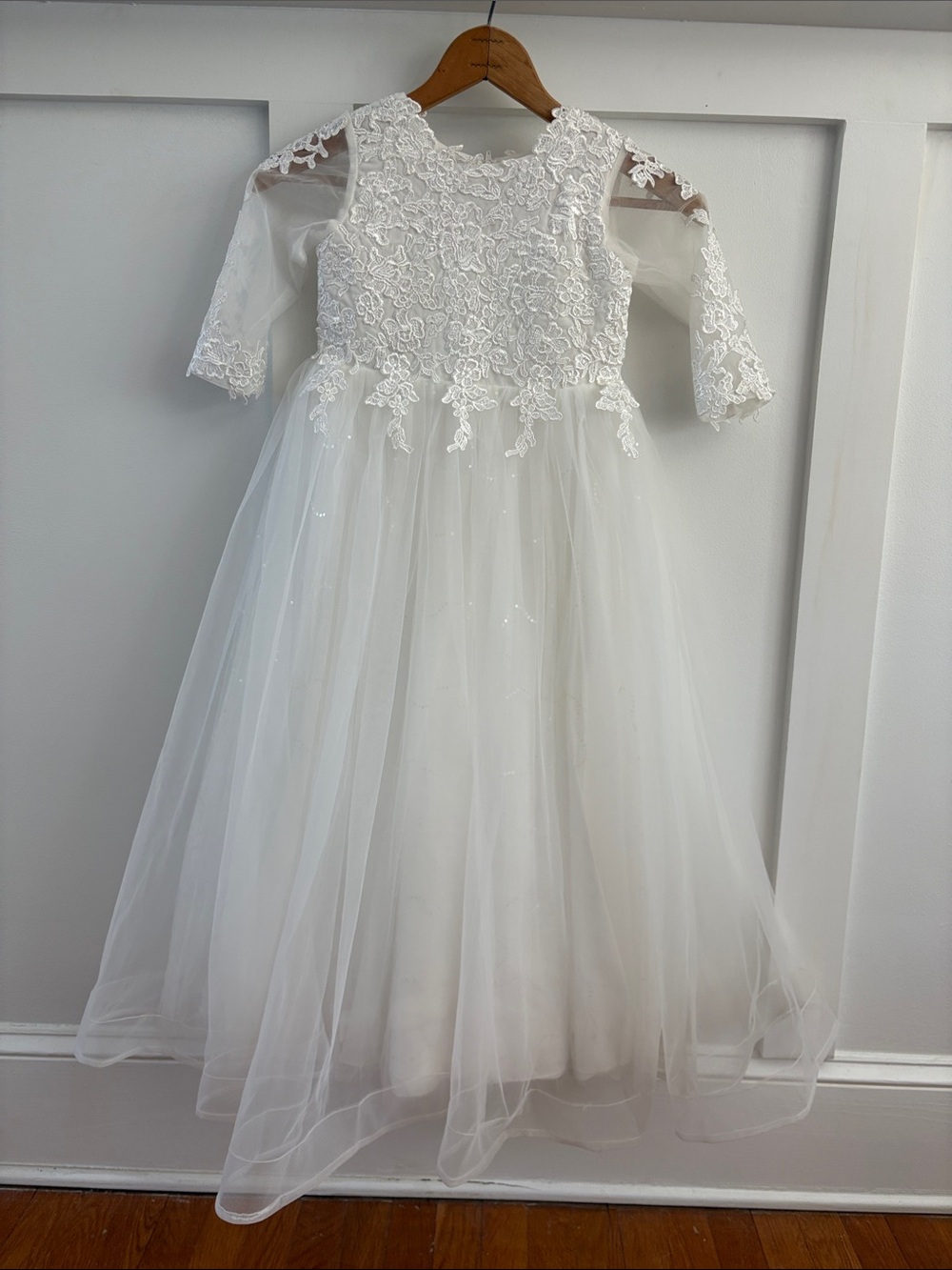 White Lace Tulle Flower Girl Dress with Sleeves